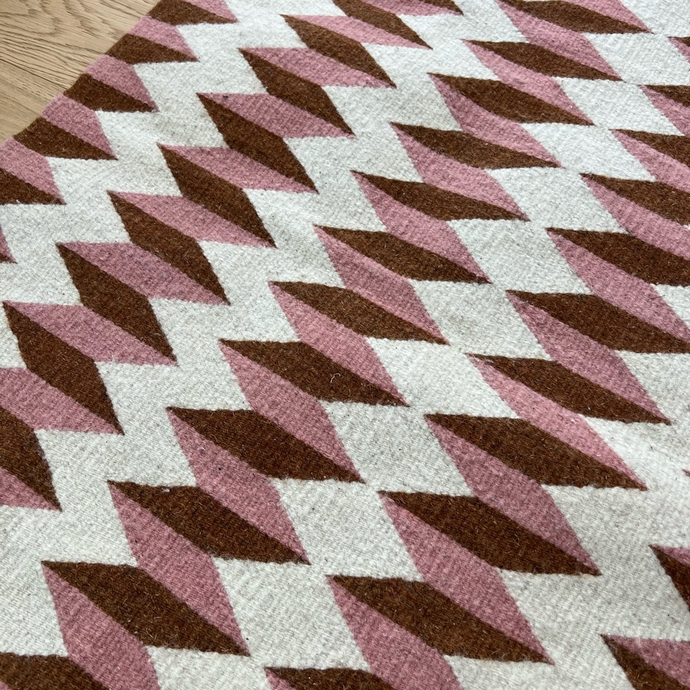 Archive New York Rug - Picture 3 of 3